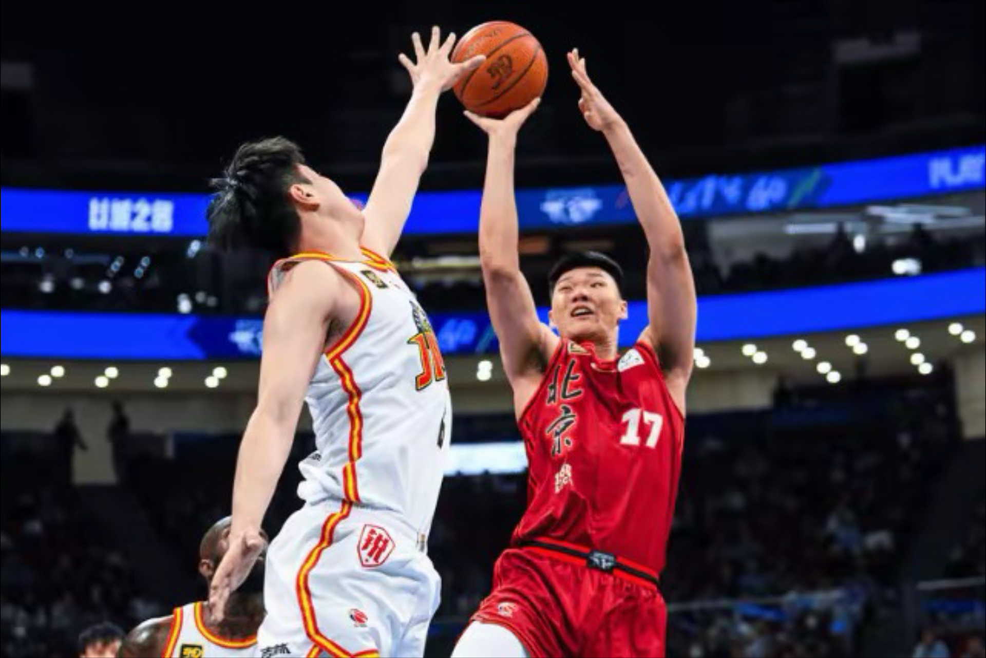 CBA决赛现场激情飙升球员全力以赴