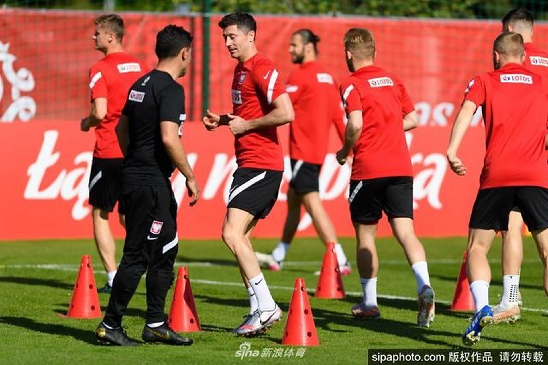 od体育中国官网-德国对抗波兰,双方角逐激烈