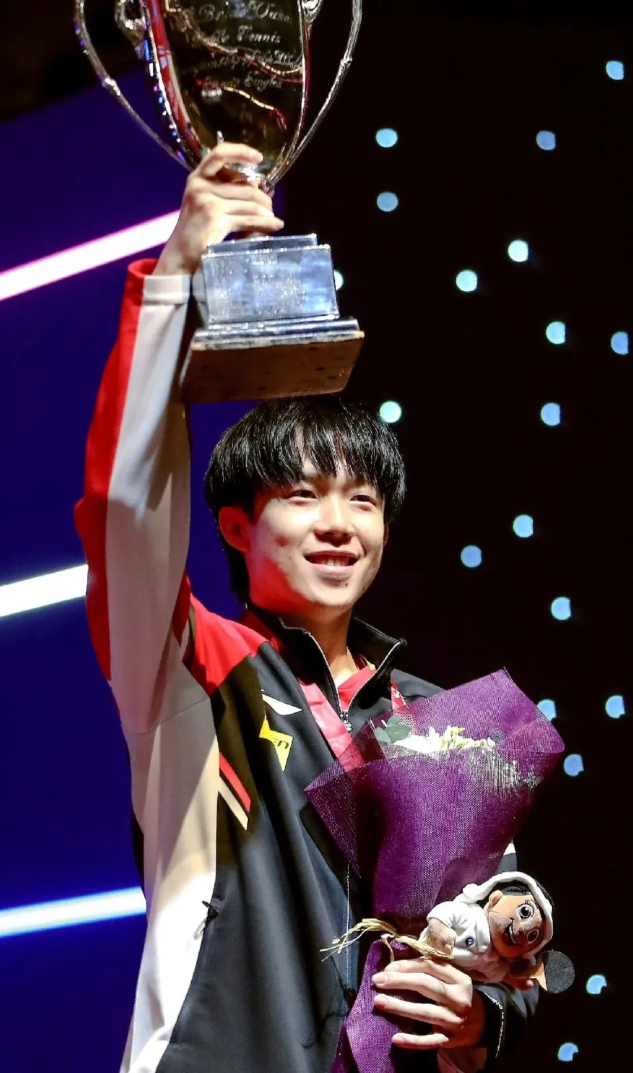 选手凭借实力勇夺冠军,展现无限魅力