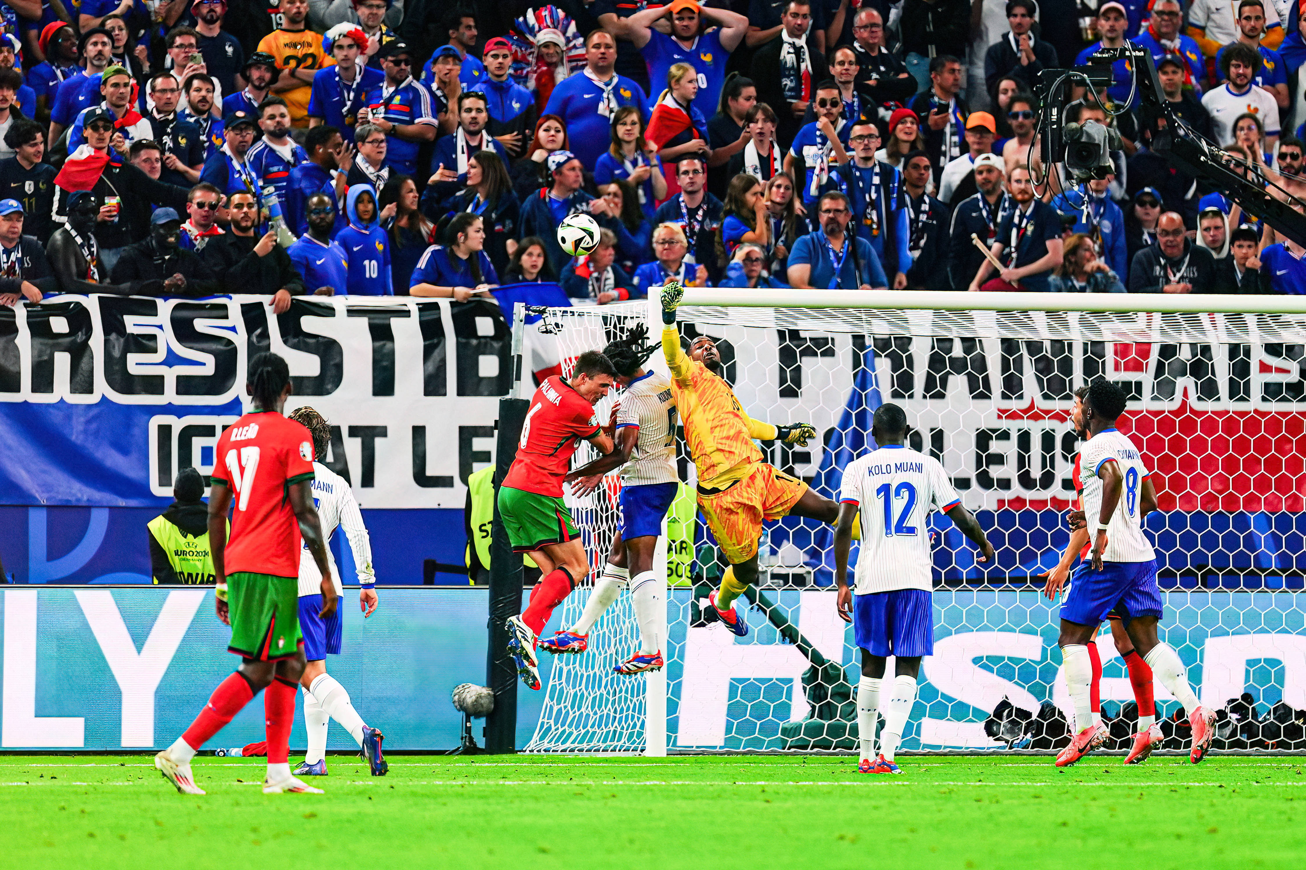 包含法国队在大赛中提前出线,晋级赛场为之沸腾的词条 包含法国队在大赛中提前出线,晋级赛场为之沸腾的词条