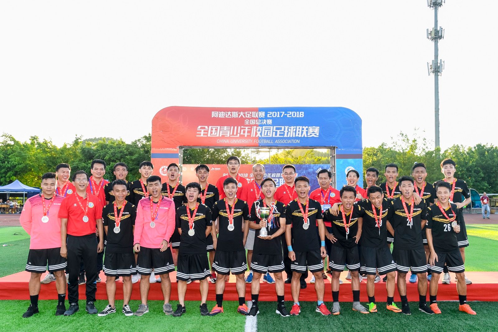 关于足球职业联赛各队排名变幻莫测,冲刺冠军的信息 关于足球职业联赛各队排名变幻莫测,冲刺冠军的信息