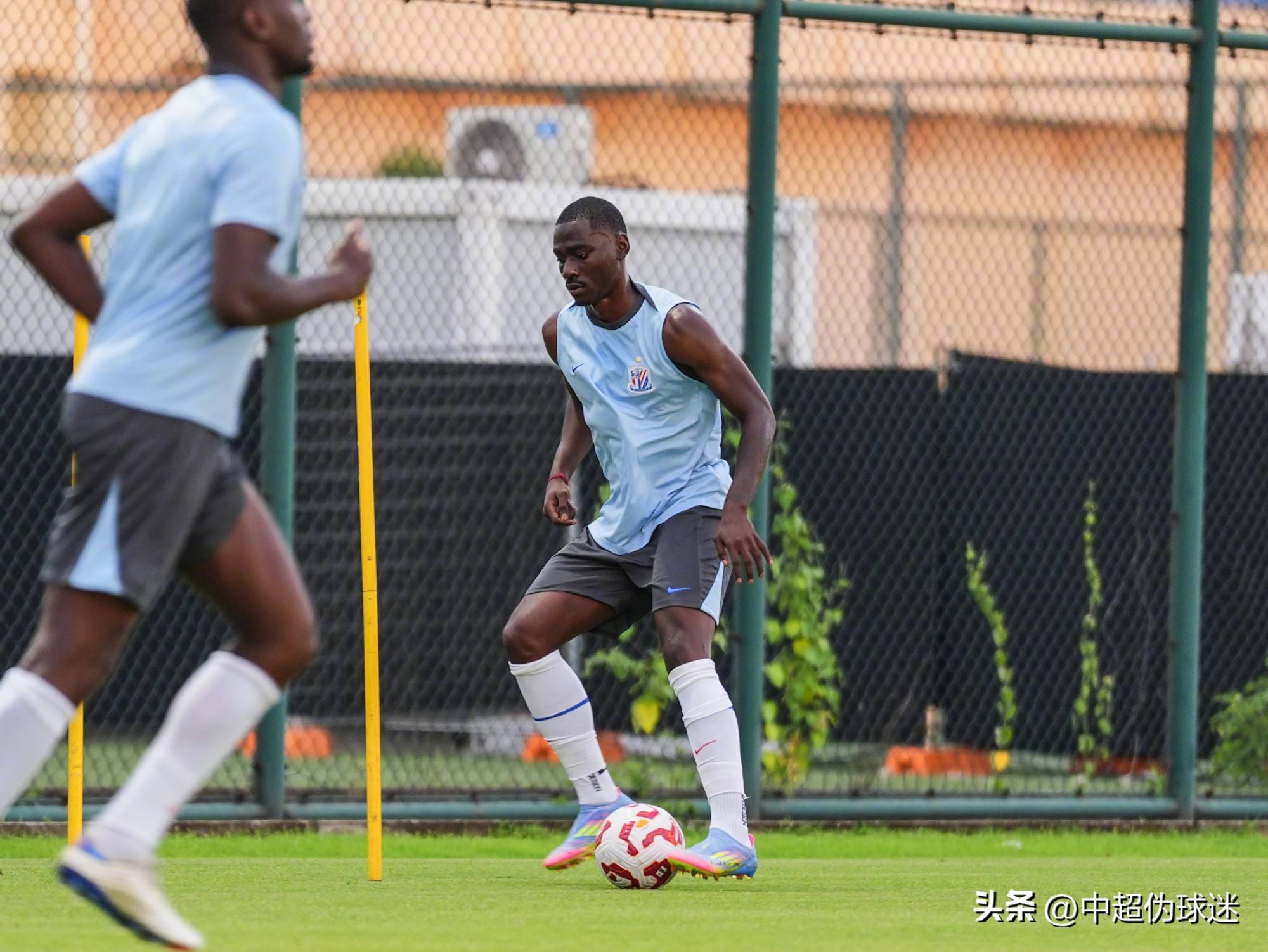 od体育入口-欧国联比赛迎来关键战,球员们拼尽全力拼争胜利的简单介绍