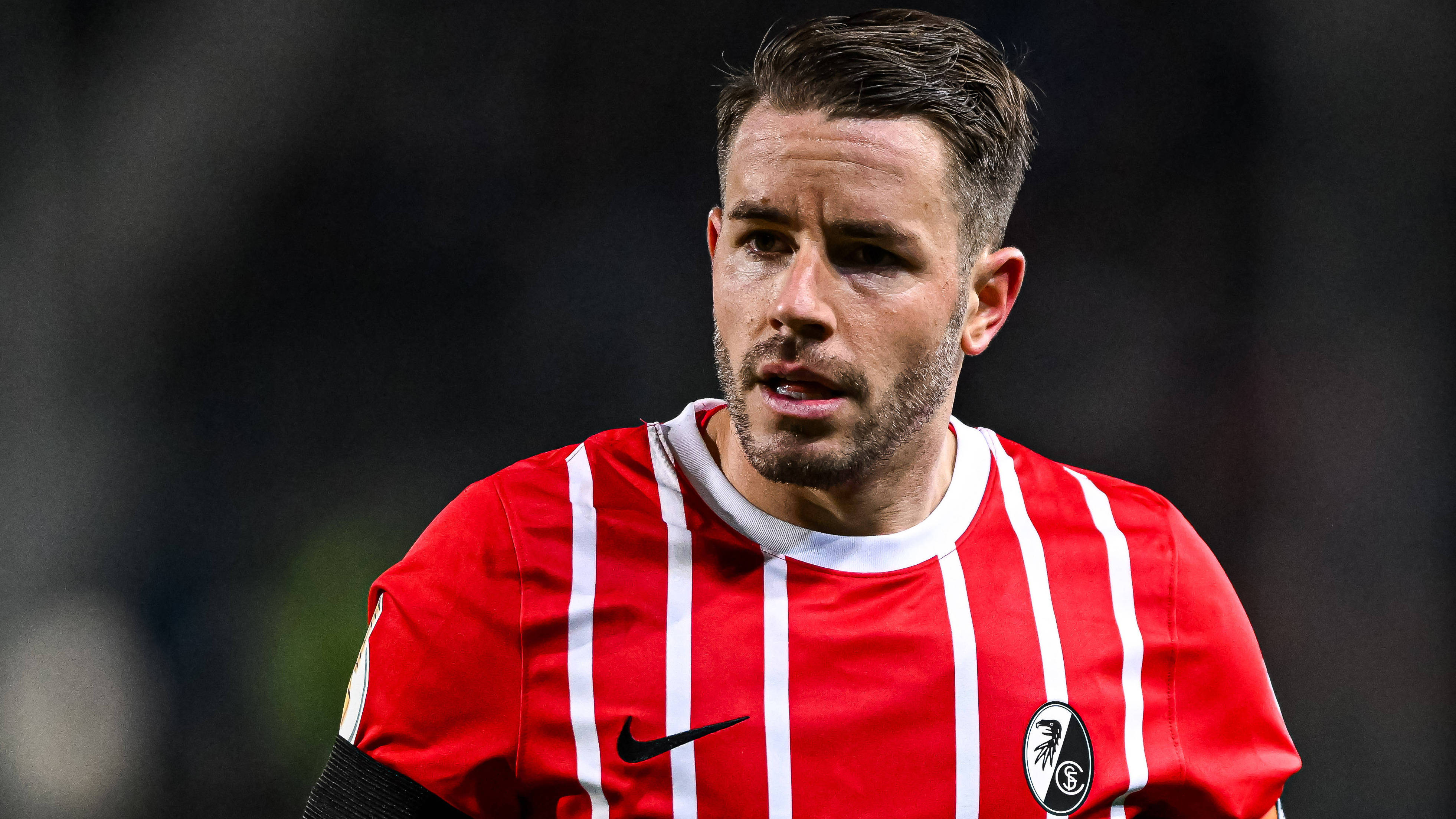 弗赖堡中场状态回升,助力球队赢得胜利 弗赖堡中场状态回升,助力球队赢得胜利