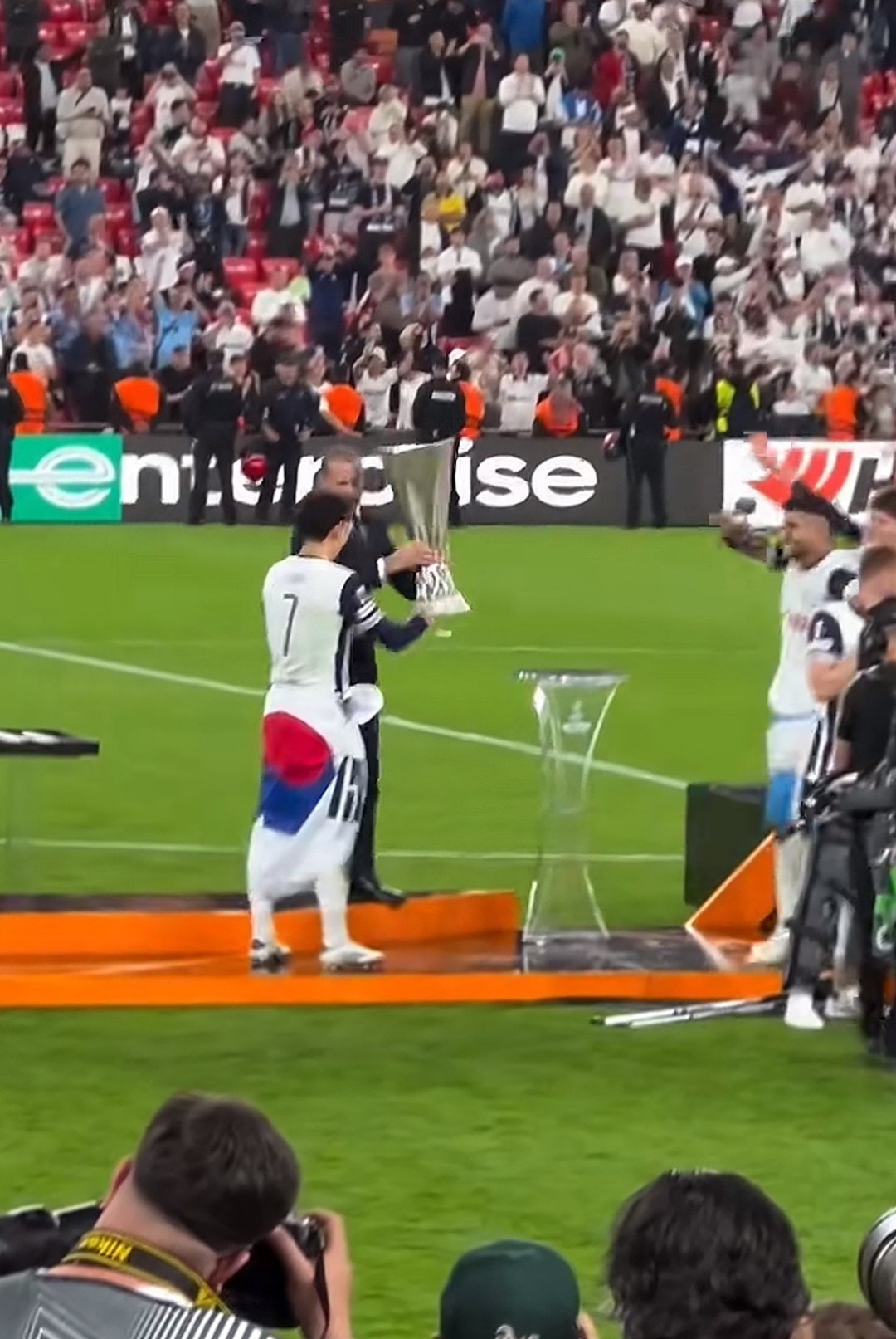 od体育官网app-欧洲杯预选赛赛场上烽火连天,谁能笑到最后?