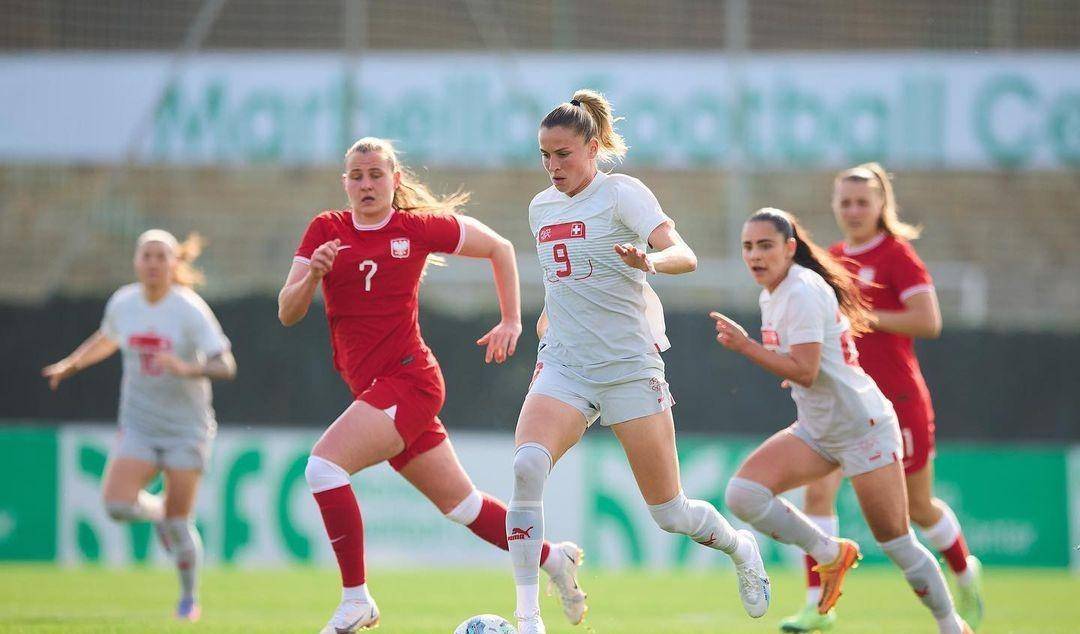 瑞士女足在友谊赛中透露积极训练成果,备战世界杯