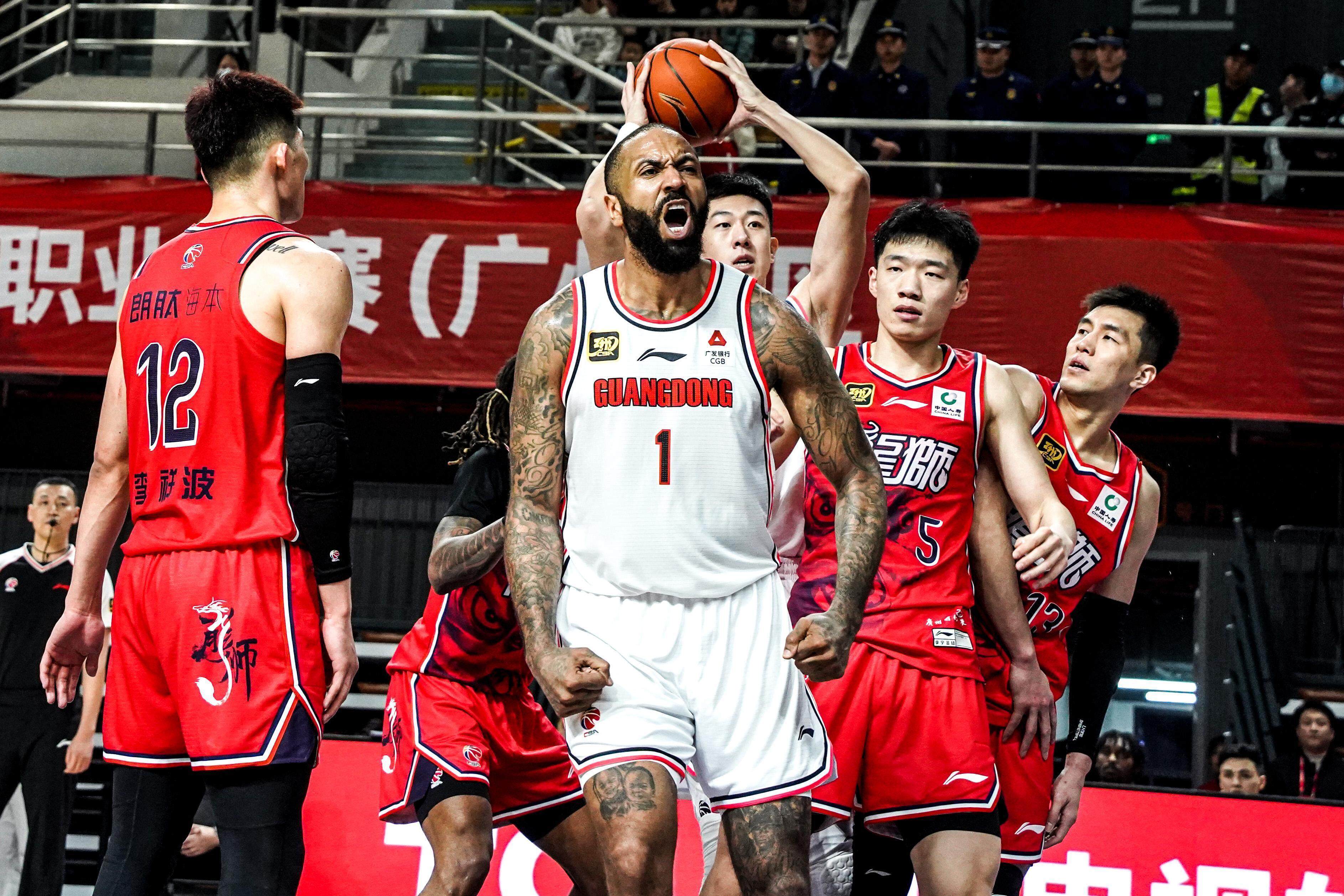 福建男篮力克广州队,结束连胜 福建男篮力克广州队,结束连胜