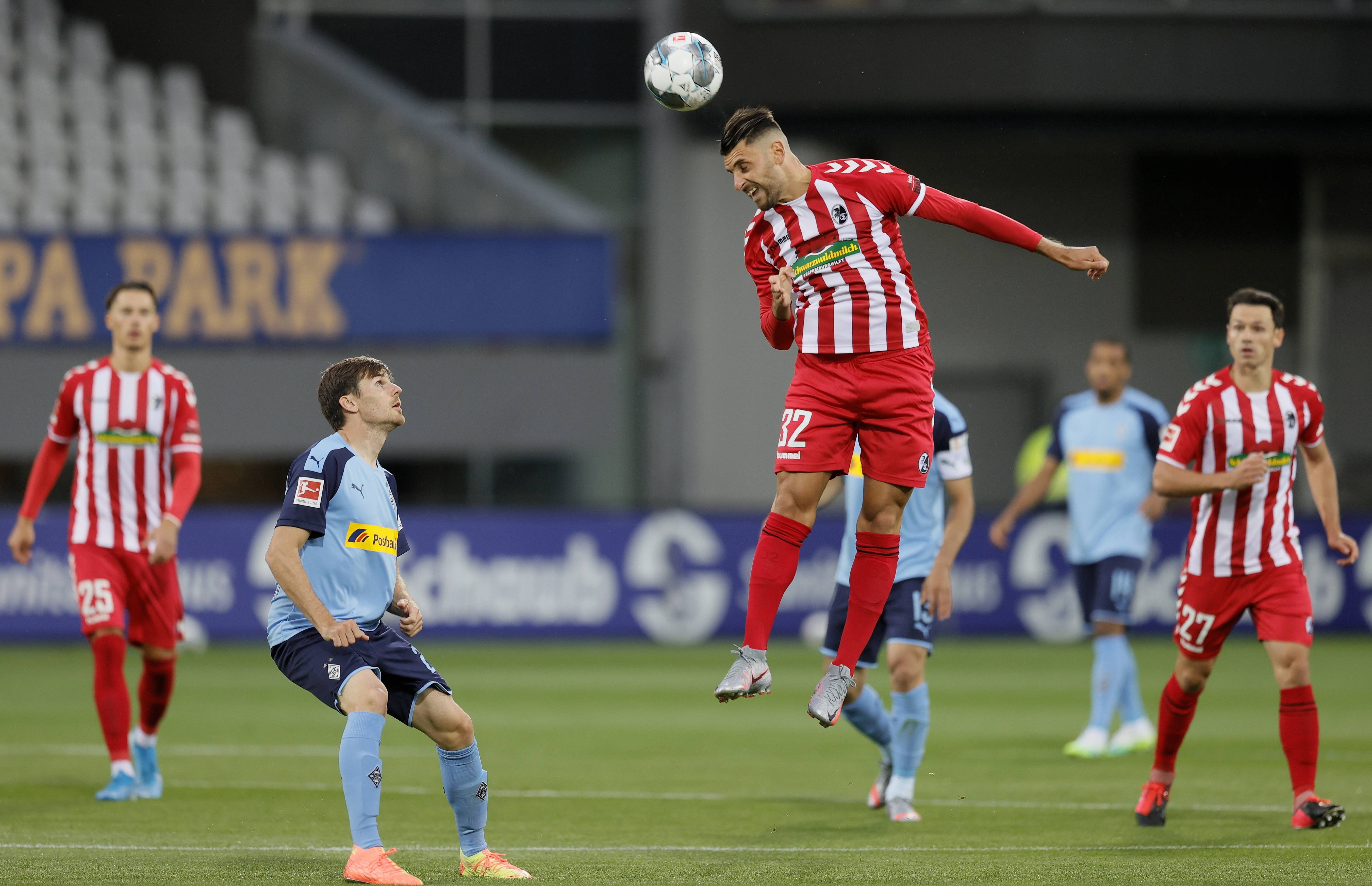 包含弗赖堡主场大胜，稳固德甲中上游位置的词条