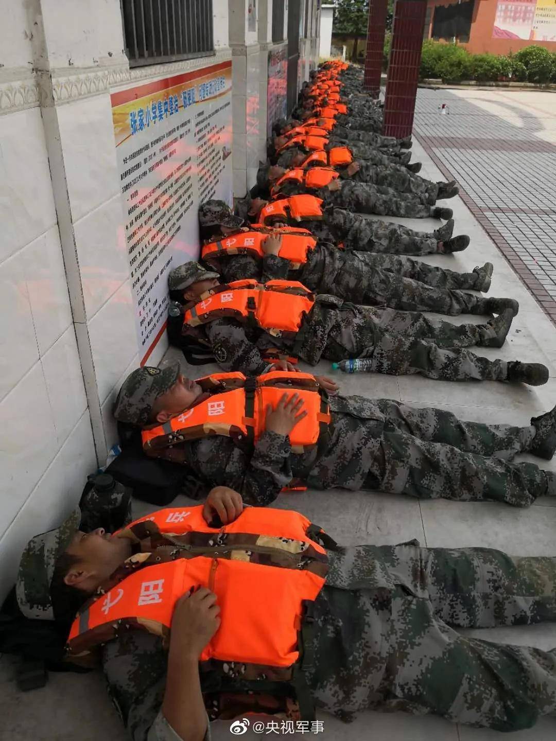 火箭奋战获胜,霍珀克斯势如破竹挺入强八强 火箭奋战获胜,霍珀克斯势如破竹挺入强八强