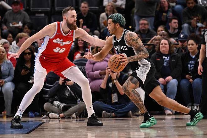 福克斯狂砍37分!国王险胜灰熊 福克斯狂砍37分!国王险胜灰熊