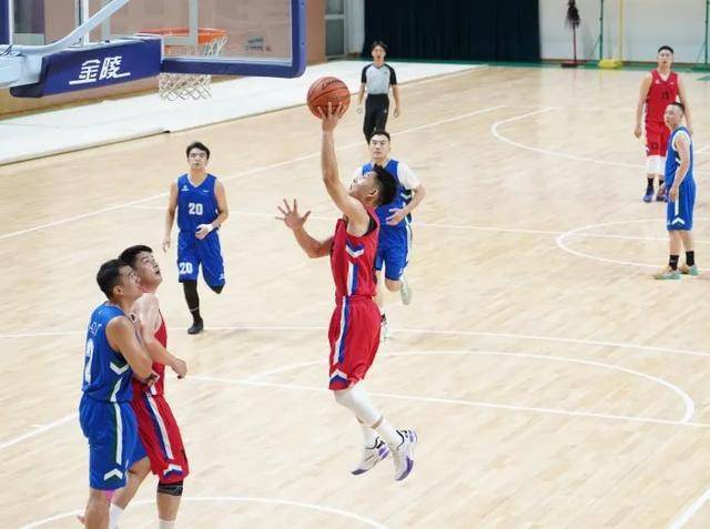 od体育网站-体育健儿飒爽出场，篮球赛场上的精彩瞬间