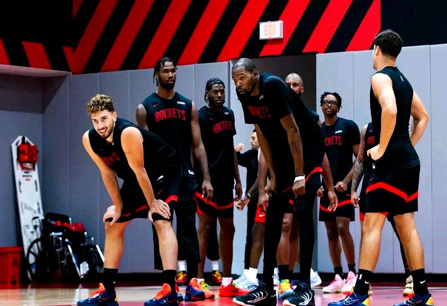 太阳客场挫败热火，火箭接连失利